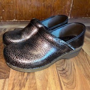 Dansko sz 40 Women's 9.5/10 Work Nurse Teacher Brown Snake Skin Clogs Comfort